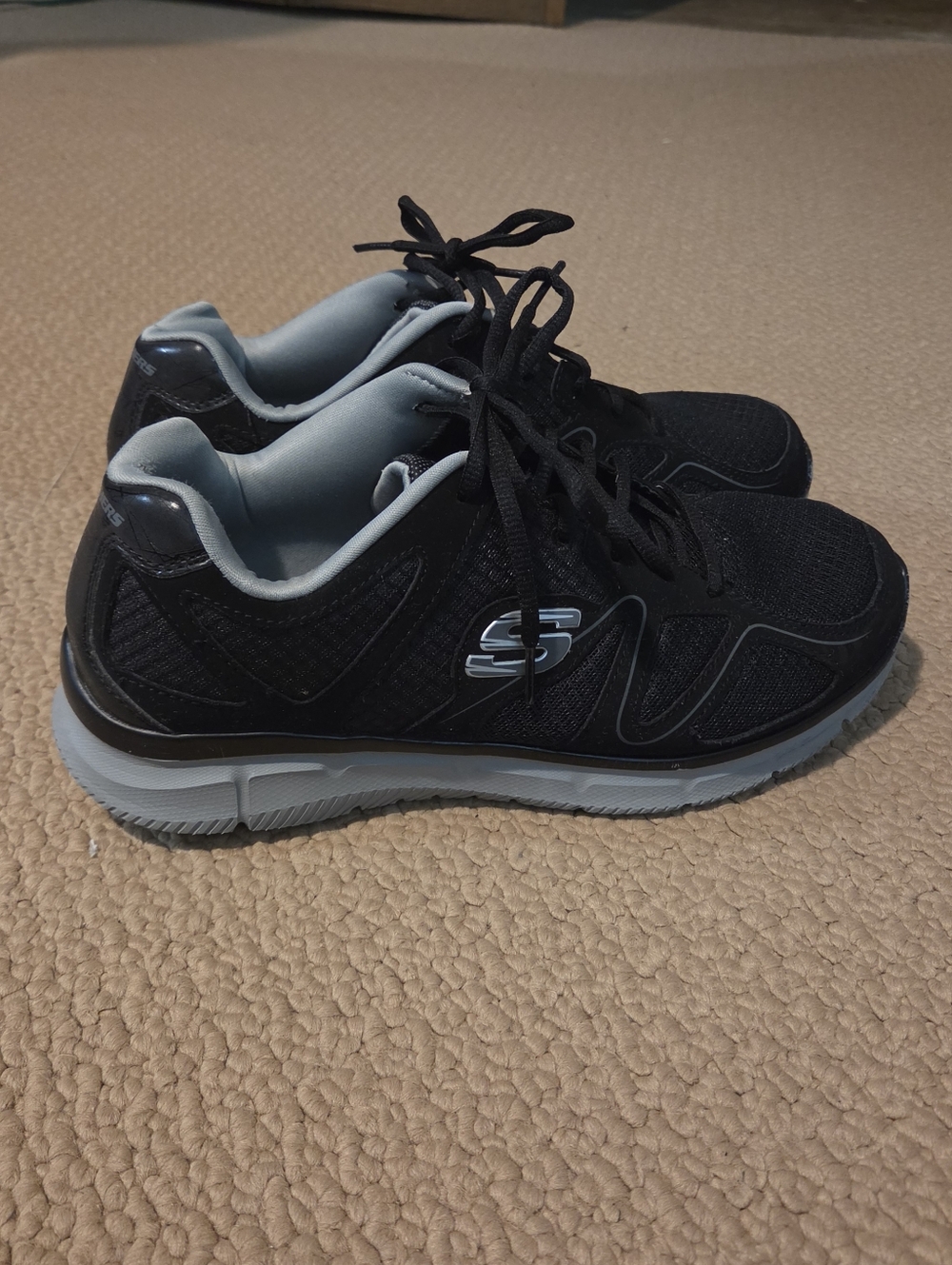 Skechers Memory Foam Lightweight